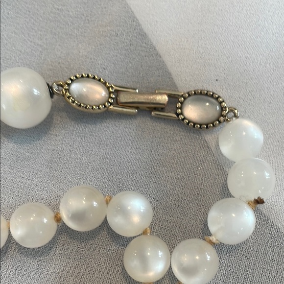 Vintage pair of white Moonglow necklaces - Picture 5 of 6